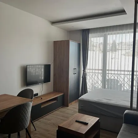Hill Aparthotel *
